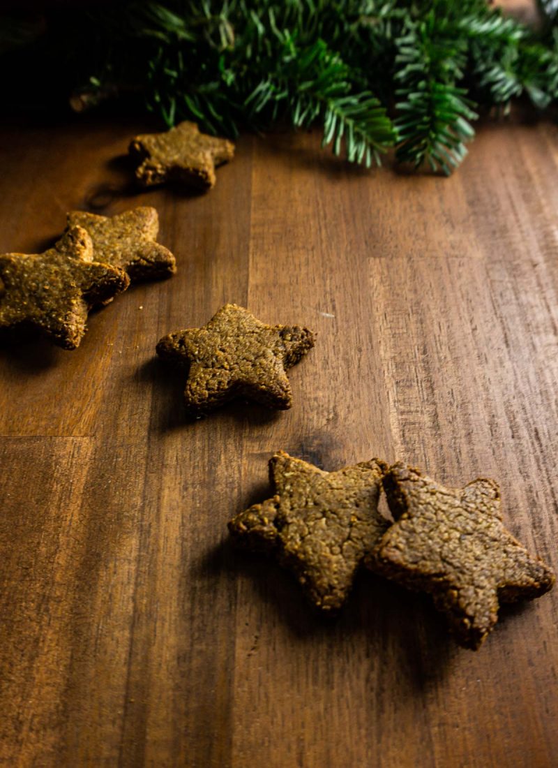 Cinnamon stars (Zimtsterne) on a wooden surface