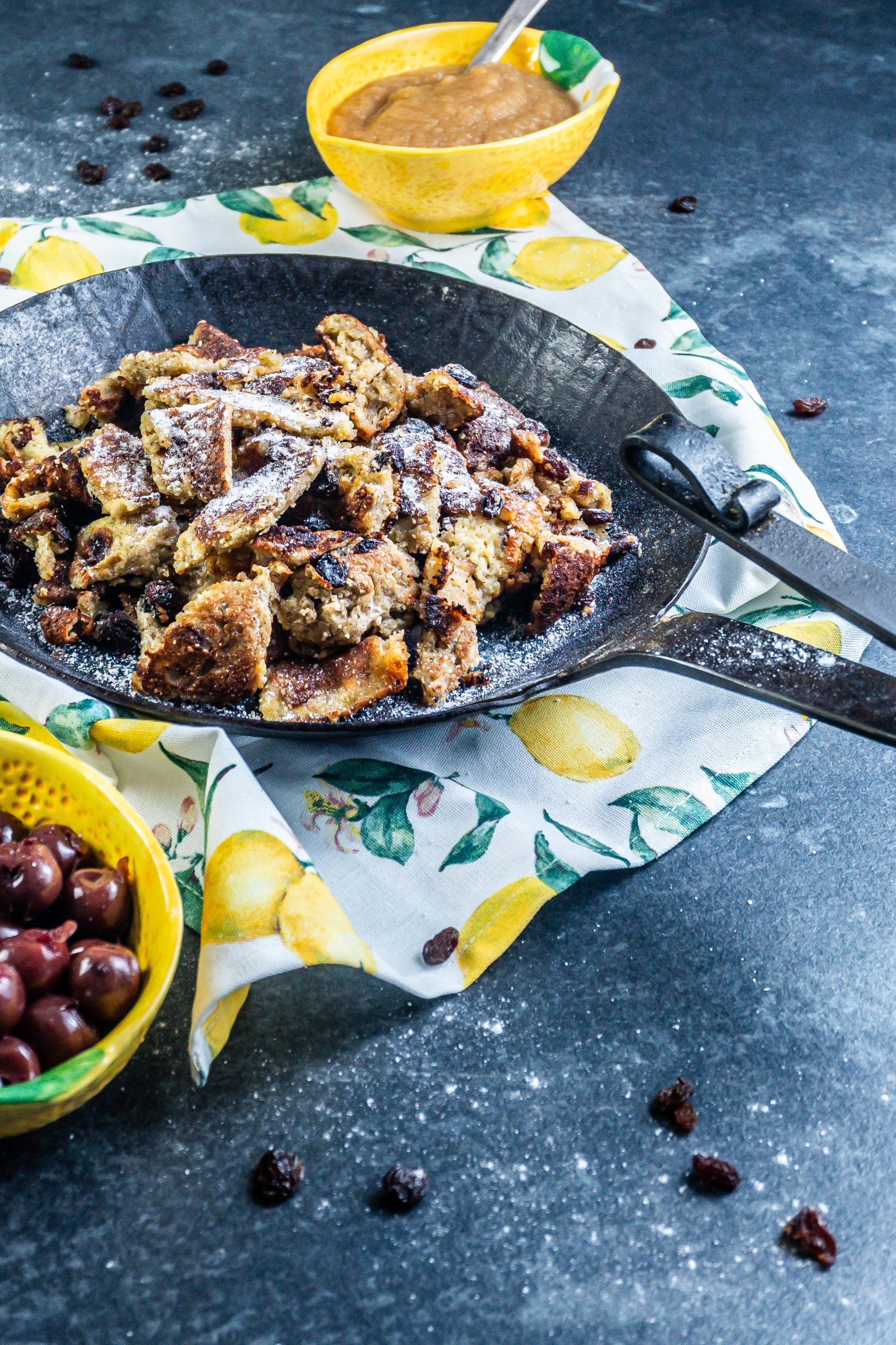 Gluten-free Kaiserschmarrn with powdered xylitol being on the Kaiserschmarrn